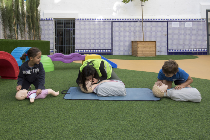 NOTA DE PRENSA: ALUMNOS DEL COLEGIO INTERNACIONAL DE SEVILLA SAN FRANCISCO DE PAULA CELEBRAN EL DÍA EUROPEO DE LA CONCIENCIACIÓN DEL PARO CARDÍACO APRENDIENDO TÉCNICAS DE REANIMACIÓN CARDIOPULMONAR NOTA DE PRENSA: ALUMNOS DEL COLEGIO INTERNACIONAL DE SEVILLA SAN FRANCISCO DE PAULA CELEBRAN EL DÍA EUROPEO DE LA CONCIENCIACIÓN DEL PARO CARDÍACO APRENDIENDO TÉCNICAS DE REANIMACIÓN CARDIOPULMONAR