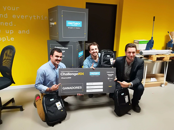 NOTA DE PRENSA: FlyFriend, el asistente robotizado que ha ganado la 4ª edición del reto AERTEC Solutions Challenge NOTA DE PRENSA: FlyFriend, el asistente robotizado que ha ganado la 4ª edición del reto AERTEC Solutions Challenge