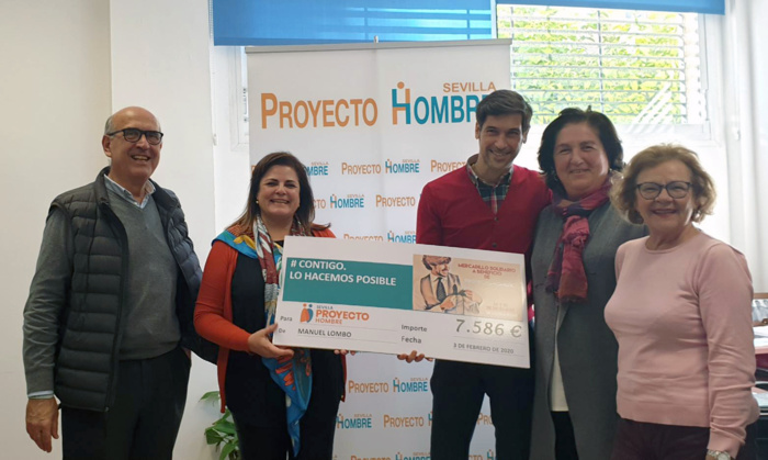 El cantante y artista Manuel Lombo dona más de 7.500 euros para contribuir con la labor social de Proyecto Hombre Sevilla 