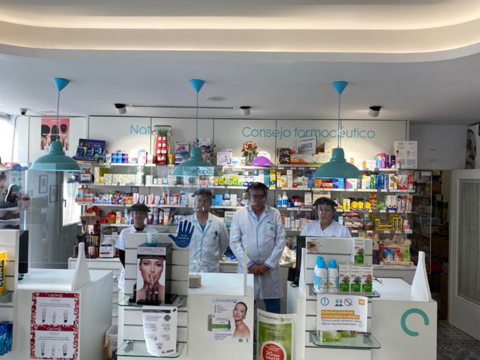 Minuto de silencio en las farmacias onubenses por los ocho compañeros fallecidos en toda España por COVID-19 Minuto de silencio en las farmacias onubenses por los ocho compañeros fallecidos en toda España por COVID-19