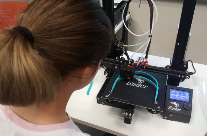 (Almería) JÓVENES DEL CIMI EL MOLINO ELABORAN PANTALLAS PROTECTORAS AL COVID-19 PARA COLECTIVOS SOCIALES VULNERABLES (Almería) JÓVENES DEL CIMI EL MOLINO ELABORAN PANTALLAS PROTECTORAS AL COVID-19 PARA COLECTIVOS SOCIALES VULNERABLES