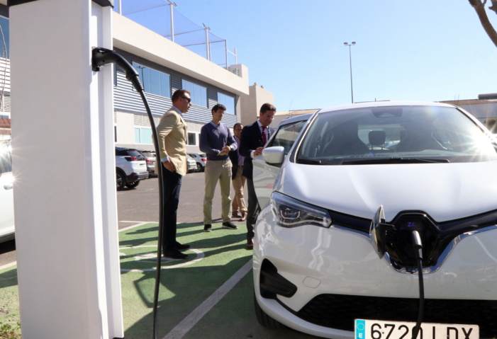 Syrsa Automoción cede un vehículo eléctrico al Ayuntamiento de El Ejido (Almería) para facilitar la movilidad sostenible en el municipio