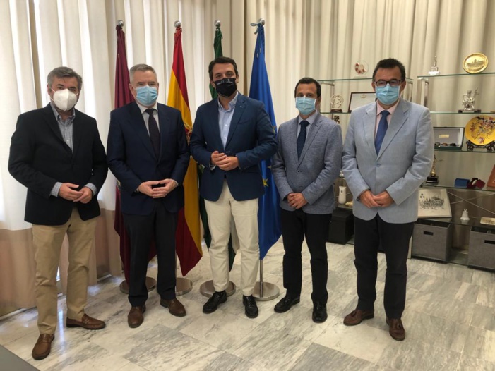 El alcalde de Córdoba reconoce la labor de los farmacéuticos frente al COVID-19