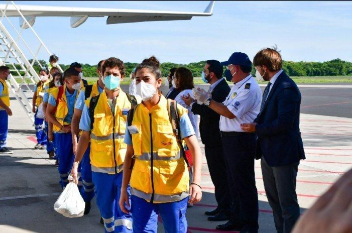 NOTA DE PRENSA/Coronavirus -EL VICEPRESIDENTE DE EL SALVADOR Y LOS MINISTROS DE EXTERIORES Y DE SALUD RECIBEN A LOS 30 PROFESIONALES DE SAMU QUE PARTIERON DE ESPAÑA EN MISIÓN DE COOPERACIÓN CONTRA EL COVID-19 NOTA DE PRENSA/Coronavirus -EL VICEPRESIDENTE DE EL SALVADOR Y LOS MINISTROS DE EXTERIORES Y DE SALUD RECIBEN A LOS 30 PROFESIONALES DE SAMU QUE PARTIERON DE ESPAÑA EN MISIÓN DE COOPERACIÓN CONTRA EL COVID-19