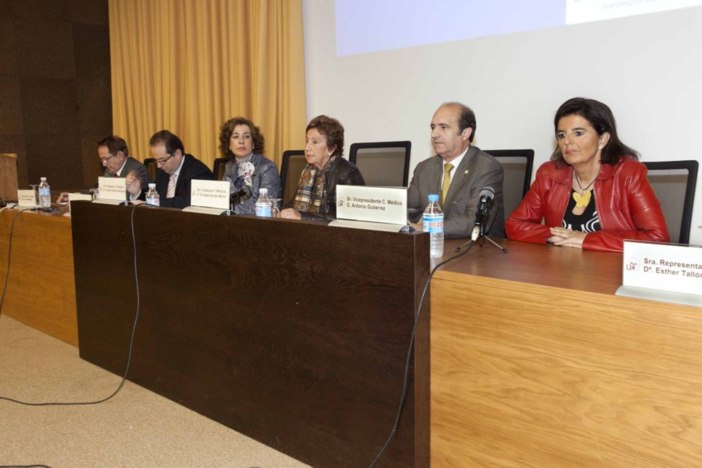 Más de 250 alumnos de Farmacia y Medicina mejoran su formación en receta electrónica y estrechan lazos con el fin de ofrecer una mejor atención a los pacientes Más de 250 alumnos de Farmacia y Medicina mejoran su formación en receta electrónica y estrechan lazos con el fin de ofrecer una mejor atención a los pacientes
