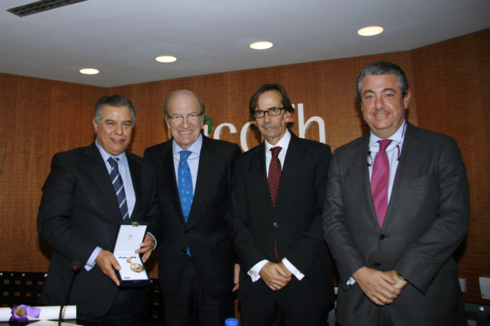 Bartolomé Beltrán, distinguido con la carabela La Pinta de oro en los actos en honor a la Inmaculada Concepción, la fiesta colegial más importante de los farmacéuticos onubenses (Nota embargada hasta las 20.00 horas) Bartolomé Beltrán, distinguido con la carabela La Pinta de oro en los actos en honor a la Inmaculada Concepción, la fiesta colegial más importante de los farmacéuticos onubenses (Nota embargada hasta las 20.00 horas)