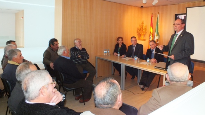 Nota de prensa: FERAGUA PROMUEVE LA MODERNIZACIÓN Y MEJORA DE LA ORGANIZACIÓN INTERNA DEL REGADÍO DEL NORTE DE GRANADA Nota de prensa: FERAGUA PROMUEVE LA MODERNIZACIÓN Y MEJORA DE LA ORGANIZACIÓN INTERNA DEL REGADÍO DEL NORTE DE GRANADA