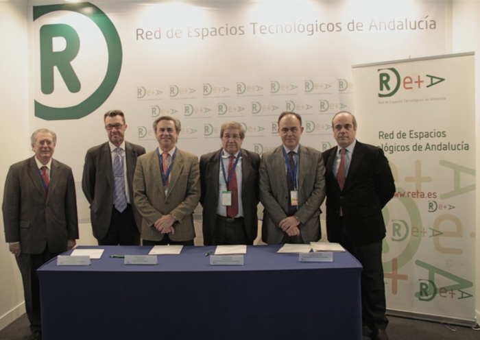 Nota de prensa: CUATRO CENTROS TECNOLÓGICOS ANDALUCES AÚNAN EXPERIENCIAS PARA DESARROLLAR UN AVIÓN SOLAR NO TRIPULADO Nota de prensa: CUATRO CENTROS TECNOLÓGICOS ANDALUCES AÚNAN EXPERIENCIAS PARA DESARROLLAR UN AVIÓN SOLAR NO TRIPULADO