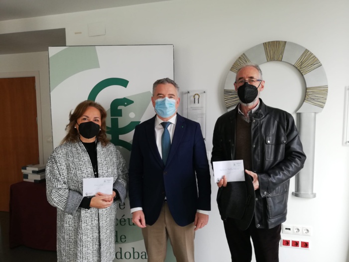 El Colegio de Farmacéuticos de Córdoba entrega un millar de mascarillas a las asociaciones Estrella Azahara y ADEVIDA El Colegio de Farmacéuticos de Córdoba entrega un millar de mascarillas a las asociaciones Estrella Azahara y ADEVIDA