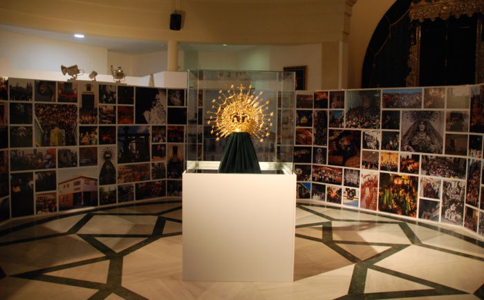 Una exposición recorre la historia de la Hermandad de la Vera-Cruz de Alcalá y su importante obra social con los colectivos más vulnerables Una exposición recorre la historia de la Hermandad de la Vera-Cruz de Alcalá y su importante obra social con los colectivos más vulnerables