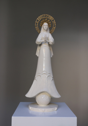 El diseñador y emprendedor sevillano Manuel Zerpa crea una imagen de la Virgen de “La Protezione” y destinará parte de sus ventas a beneficio de Nuevo Futuro Sevilla 