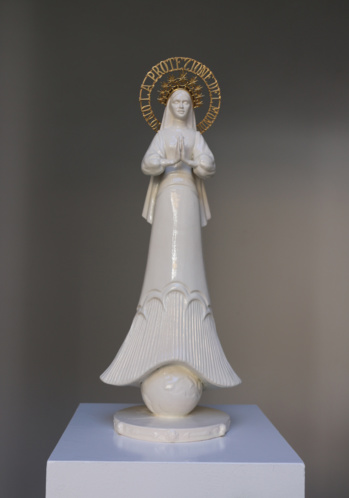 El diseñador y emprendedor sevillano Manuel Zerpa crea una imagen de la Virgen de “La Protezione” y destinará parte de sus ventas a beneficio de Nuevo Futuro Sevilla  El diseñador y emprendedor sevillano Manuel Zerpa crea una imagen de la Virgen de “La Protezione” y destinará parte de sus ventas a beneficio de Nuevo Futuro Sevilla
