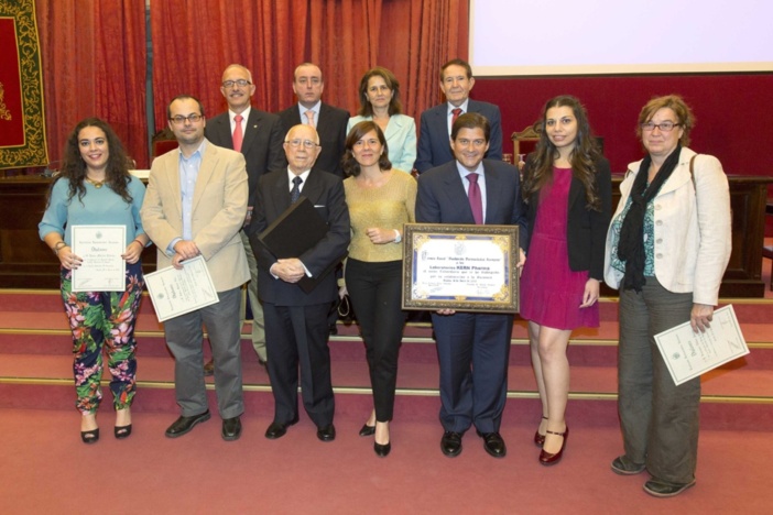 La Fundación Farmacéutica Avenzoar entrega sus galardones anuales en los actos conmemorativos de su XXIX aniversario La Fundación Farmacéutica Avenzoar entrega sus galardones anuales en los actos conmemorativos de su XXIX aniversario