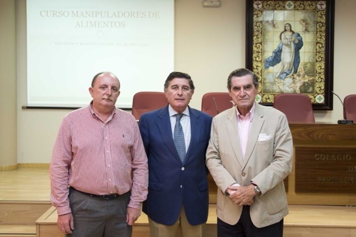 El Colegio de Farmacéuticos forma a más de un centenar de voluntarios de la Orden de Malta para el comedor benéfico que la fundación mantiene en Sevilla El Colegio de Farmacéuticos forma a más de un centenar de voluntarios de la Orden de Malta para el comedor benéfico que la fundación mantiene en Sevilla