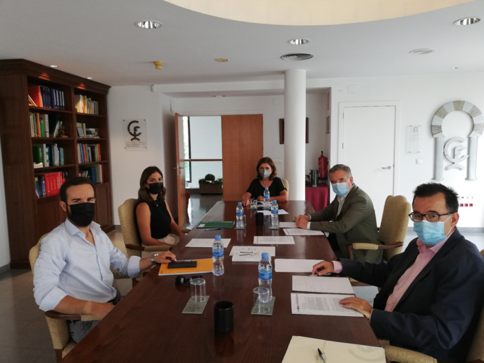 La delegada de Salud y Familias aborda con el Colegio de Farmacéuticos la inspección y evaluación de la prestación farmacéutica en Córdoba La delegada de Salud y Familias aborda con el Colegio de Farmacéuticos la inspección y evaluación de la prestación farmacéutica en Córdoba