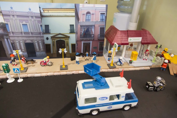El Colegio de Farmacéuticos de Sevilla acoge una muestra benéfica de dioramas creados con un millar de figuras de la firma Playmobil El Colegio de Farmacéuticos de Sevilla acoge una muestra benéfica de dioramas creados con un millar de figuras de la firma Playmobil