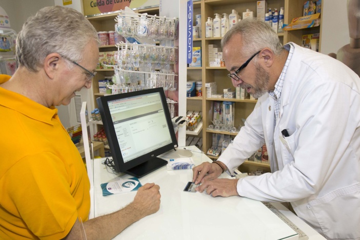 Una farmacia sevillana, la primera en dispensar bajo receta electrónica a ciudadanos de otros países de la Unión Europea