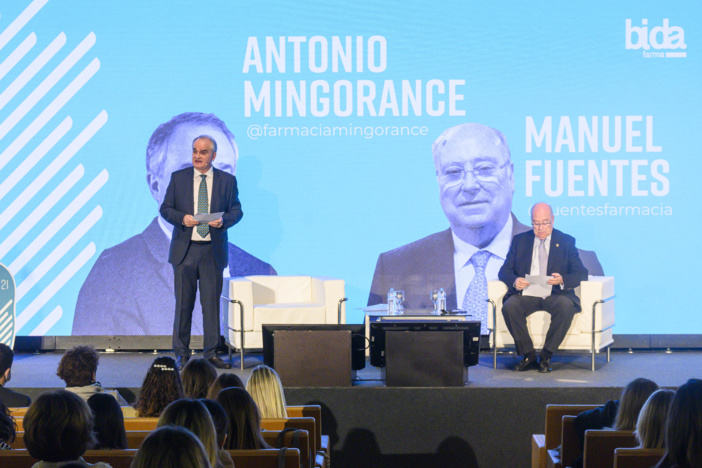 Más de 350 farmacéuticos se reúnen en Granada para poner en valor el papel de la farmacia andaluza en la prevención de las enfermedades de la piel y su cuidado Más de 350 farmacéuticos se reúnen en Granada para poner en valor el papel de la farmacia andaluza en la prevención de las enfermedades de la piel y su cuidado