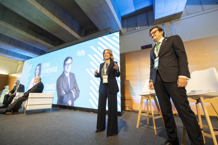 Más de 350 farmacéuticos se reúnen en Granada para poner en valor el papel de la farmacia andaluza en la prevención de las enfermedades de la piel y su cuidado Más de 350 farmacéuticos se reúnen en Granada para poner en valor el papel de la farmacia andaluza en la prevención de las enfermedades de la piel y su cuidado