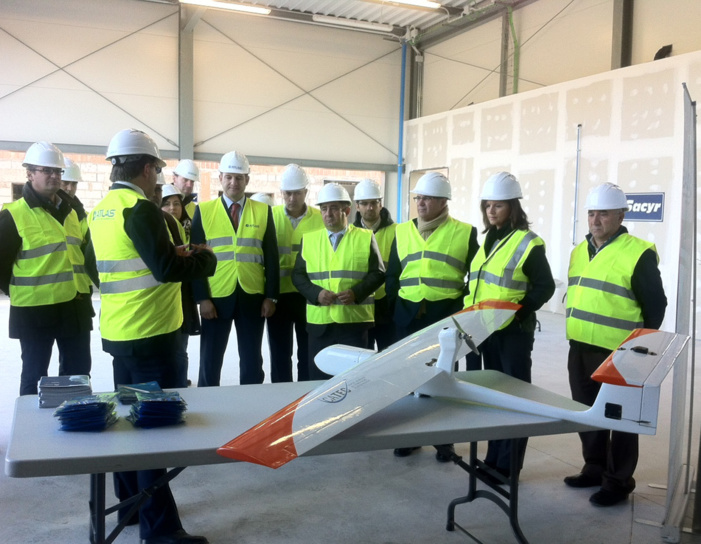 EL PRESIDENTE DE LA DIPUTACIÓN DE JAÉN VISITA EL CENTRO ATLAS PARA ENSAYOS Y VUELOS CON AERONAVES NO TRIPULADOS EL PRESIDENTE DE LA DIPUTACIÓN DE JAÉN VISITA EL CENTRO ATLAS PARA ENSAYOS Y VUELOS CON AERONAVES NO TRIPULADOS