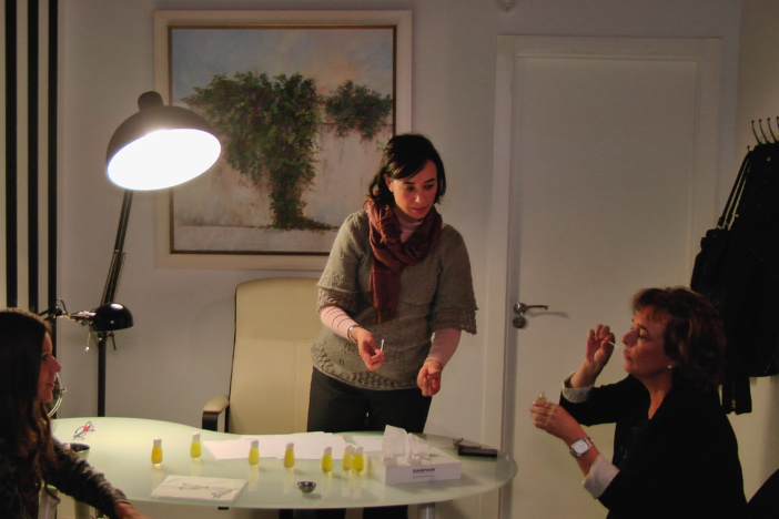 LA EMPRESA SEVILLANA DE COSMÉTICA Y BELLEZA DERMOCHIC! REÚNE EN UNA MERIENDA A OCHO BLOGUERAS SEVILLANAS DE MODA PARA DAR UNA SESIÓN SOBRE ACEITES CAPACES DE ALTERAR LOS ESTADOS DE ÁNIMO LA EMPRESA SEVILLANA DE COSMÉTICA Y BELLEZA DERMOCHIC! REÚNE EN UNA MERIENDA A OCHO BLOGUERAS SEVILLANAS DE MODA PARA DAR UNA SESIÓN SOBRE ACEITES CAPACES DE ALTERAR LOS ESTADOS DE ÁNIMO