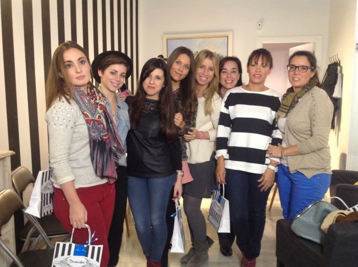 LA EMPRESA SEVILLANA DE COSMÉTICA Y BELLEZA DERMOCHIC! REÚNE EN UNA MERIENDA A OCHO BLOGUERAS SEVILLANAS DE MODA PARA DAR UNA SESIÓN SOBRE ACEITES CAPACES DE ALTERAR LOS ESTADOS DE ÁNIMO LA EMPRESA SEVILLANA DE COSMÉTICA Y BELLEZA DERMOCHIC! REÚNE EN UNA MERIENDA A OCHO BLOGUERAS SEVILLANAS DE MODA PARA DAR UNA SESIÓN SOBRE ACEITES CAPACES DE ALTERAR LOS ESTADOS DE ÁNIMO