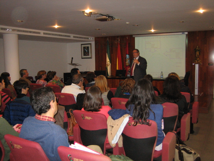 EL CACOF ASESORA A LOS PROFESIONALES SANITARIOS CORDOBESES SOBRE NUTRICIÓN Y HÁBITOS SALUDABLES PARA PREVENIR LA APARICIÓN DE LA OSTEOPOROSIS EL CACOF ASESORA A LOS PROFESIONALES SANITARIOS CORDOBESES SOBRE NUTRICIÓN Y HÁBITOS SALUDABLES PARA PREVENIR LA APARICIÓN DE LA OSTEOPOROSIS