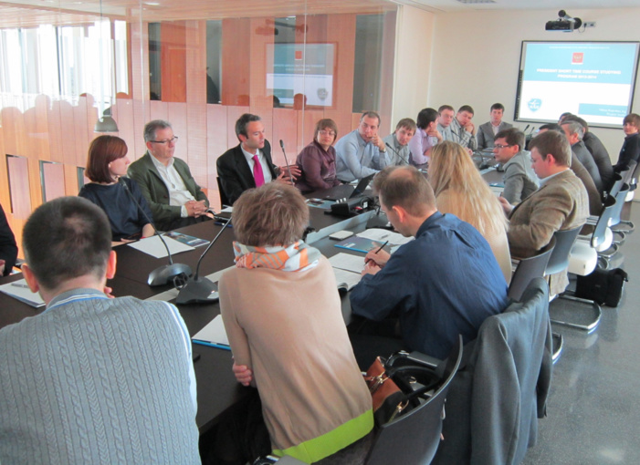 INVESTIGADORES AEROESPACIALES RUSOS VISITAN AERÓPOLIS Y SE INTERESAN POR LAS OPORTUNIDADES DE COLABORACIÓN TECNOLÓGICA CON EL SECTOR ANDALUZ INVESTIGADORES AEROESPACIALES RUSOS VISITAN AERÓPOLIS Y SE INTERESAN POR LAS OPORTUNIDADES DE COLABORACIÓN TECNOLÓGICA CON EL SECTOR ANDALUZ