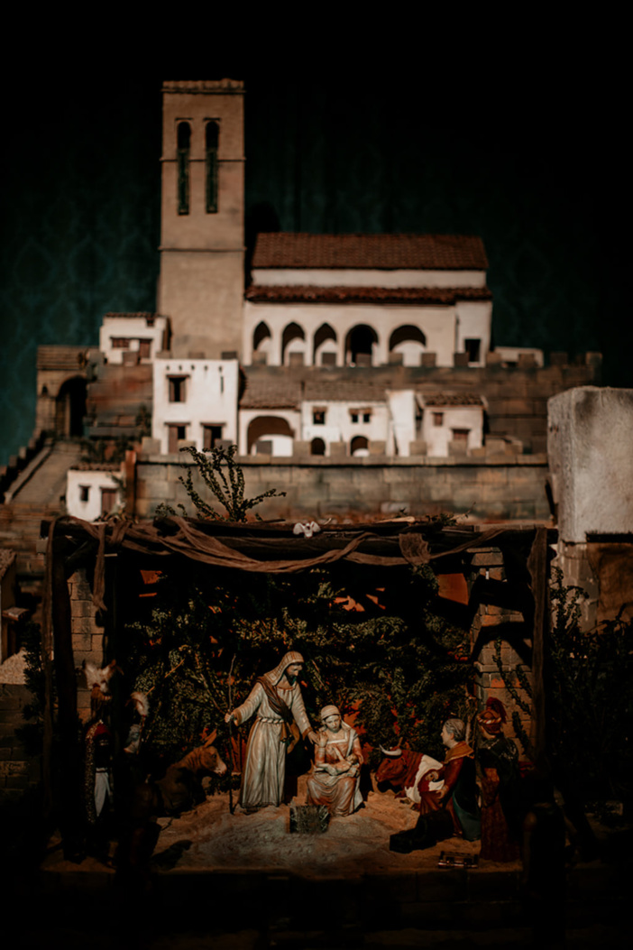 La Hermandad de la Vera Cruz de Alcalá del Río instala un Belén Monumental con más de 120 figuras inspiradas en miembros de la propia corporación La Hermandad de la Vera Cruz de Alcalá del Río instala un Belén Monumental con más de 120 figuras inspiradas en miembros de la propia corporación