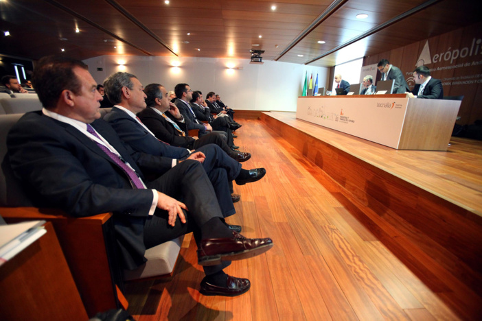 CASI UN CENTENAR DE REPRESENTANTES DEL SECTOR AERONÁUTICO ESPAÑOL SE REÚNEN EN AERÓPOLIS PARA AVANZAR EN LA FÁBRICA DEL FUTURO CASI UN CENTENAR DE REPRESENTANTES DEL SECTOR AERONÁUTICO ESPAÑOL SE REÚNEN EN AERÓPOLIS PARA AVANZAR EN LA FÁBRICA DEL FUTURO