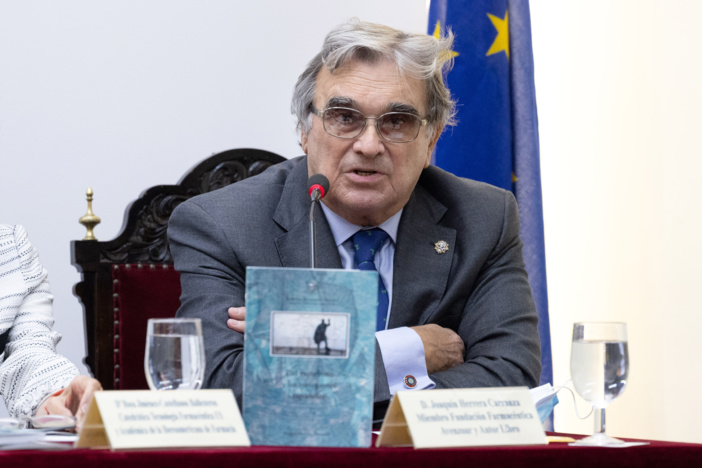 Un libro editado por la Fundación Farmacéutica Avenzoar pone en valor la aportación sevillana en la búsqueda de un remedio frente al escorbuto Un libro editado por la Fundación Farmacéutica Avenzoar pone en valor la aportación sevillana en la búsqueda de un remedio frente al escorbuto