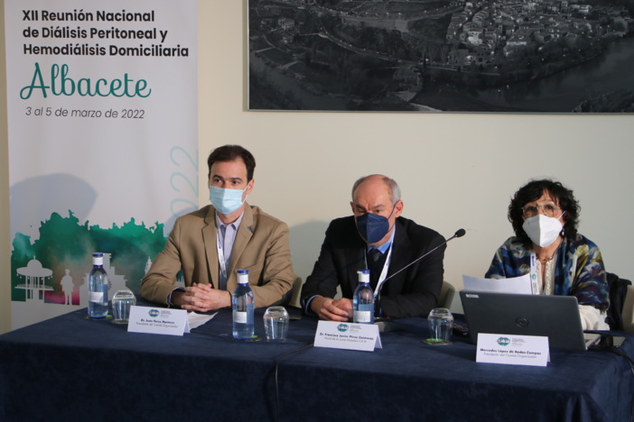 Los profesionales de Nefrología subrayan la necesidad de aumentar los esfuerzos y recursos para impulsar la diálisis domiciliaria, que tiene un impacto positivo en los resultados clínicos e importantes ventajas para los pacientes Los profesionales de Nefrología subrayan la necesidad de aumentar los esfuerzos y recursos para impulsar la diálisis domiciliaria, que tiene un impacto positivo en los resultados clínicos e importantes ventajas para los pacientes