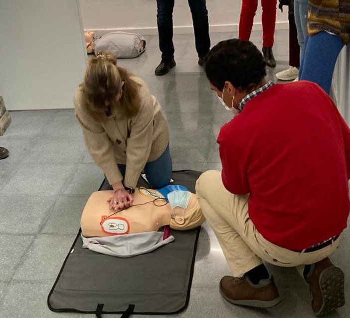 Los farmacéuticos comunitarios cordobeses comienzan a formarse en reanimación cardiopulmonar para convertir a las farmacias en espacios cardio y neuro protegidos Los farmacéuticos comunitarios cordobeses comienzan a formarse en reanimación cardiopulmonar para convertir a las farmacias en espacios cardio y neuro protegidos