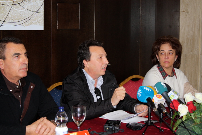 De izquierda a derecha, Matías Gómez, vicepresidente de AREDA; José Antonio Fernández, Presidente de FERAL; y Margarita Bustamante, Presidenta de FERAGUA. De izquierda a derecha, Matías Gómez, vicepresidente de AREDA; José Antonio Fernández, Presidente de FERAL; y Margarita Bustamante, Presidenta de FERAGUA.