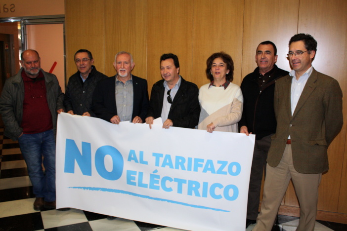 Nota de prensa: EL REGADÍO ALMERIENSE SE MOVILIZARÁ EN SEVILLA PARA PROTESTAR CONTRA EL TARIFAZO ELÉCTRICO ANTE LA DELEGACIÓN DEL GOBIERNO EN ANDALUCÍA Nota de prensa: EL REGADÍO ALMERIENSE SE MOVILIZARÁ EN SEVILLA PARA PROTESTAR CONTRA EL TARIFAZO ELÉCTRICO ANTE LA DELEGACIÓN DEL GOBIERNO EN ANDALUCÍA