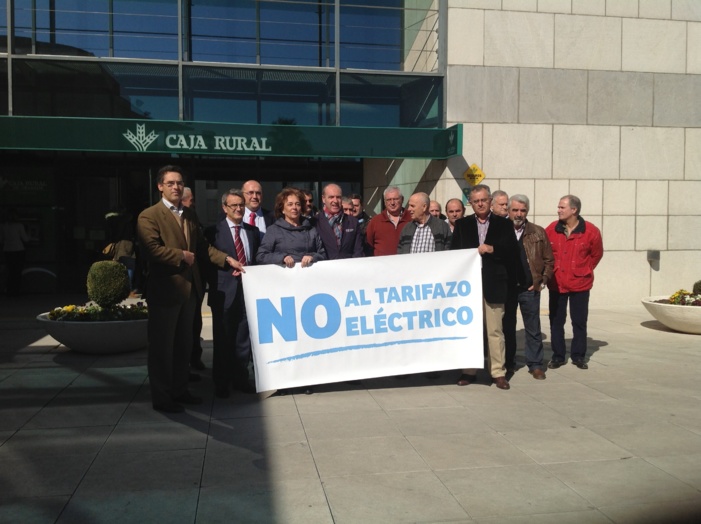 NOTA DE PRENSA: EL TARIFAZO ELÉCTRICO COSTARÁ MÁS DE 2,1 MILLONES ANUALES AL REGADÍO GRANADINO, ABOCÁNDOLO A UN FUTURO INSOSTENIBLE NOTA DE PRENSA: EL TARIFAZO ELÉCTRICO COSTARÁ MÁS DE 2,1 MILLONES ANUALES AL REGADÍO GRANADINO, ABOCÁNDOLO A UN FUTURO INSOSTENIBLE