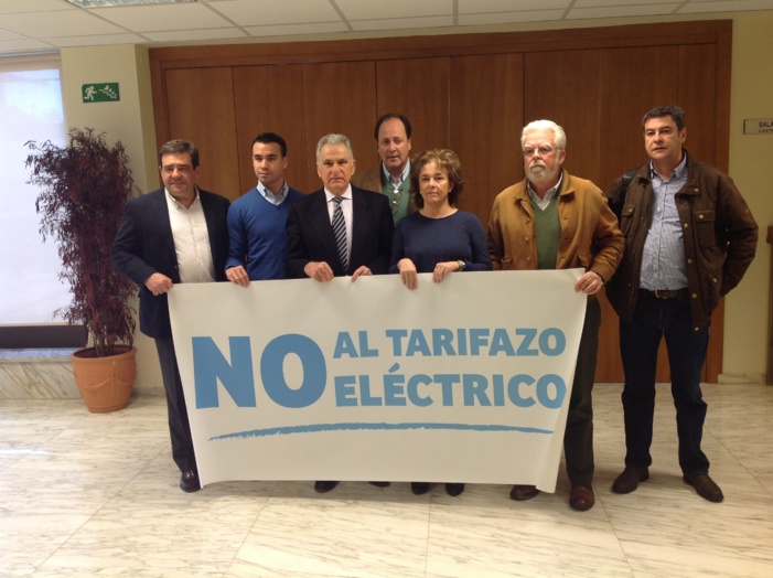 De izquierda a derecha, Vicente Pérez, representante de REGA; Miguel García, de UPA; Manuel Moreno, de Areda; David Moreno de Grupo Remolachero; Margarita Bustamante, de FERAGUA; Ricardo Serra, de Asaja; y Ramón García, de Coag. De izquierda a derecha, Vicente Pérez, representante de REGA; Miguel García, de UPA; Manuel Moreno, de Areda; David Moreno de Grupo Remolachero; Margarita Bustamante, de FERAGUA; Ricardo Serra, de Asaja; y Ramón García, de Coag.