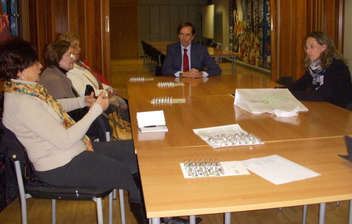 El Colegio de Farmacéuticos de Huelva y el Aula Creativa de la Fundación Cajasol muestran a la población onubense consejos prácticos saludables a través de sesiones informativas El Colegio de Farmacéuticos de Huelva y el Aula Creativa de la Fundación Cajasol muestran a la población onubense consejos prácticos saludables a través de sesiones informativas