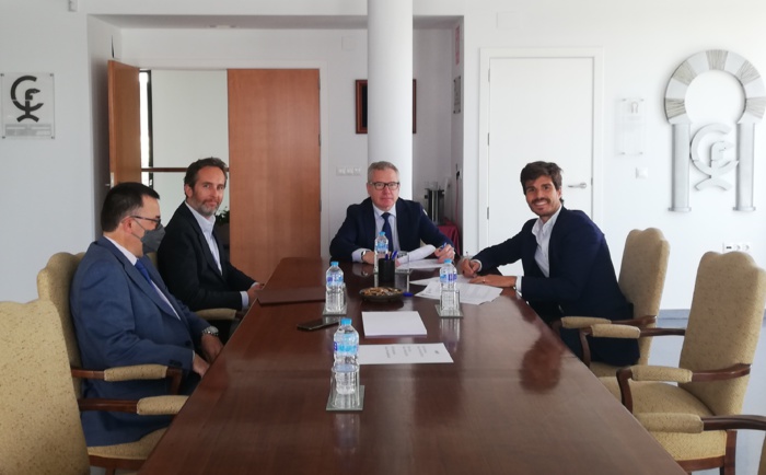 Los farmacéuticos de Córdoba y la Clínica El Brillante Oftalmología intercambiarán información y apoyo formativo para ofrecer una mejor atención integral y seguimiento de sus pacientes Los farmacéuticos de Córdoba y la Clínica El Brillante Oftalmología intercambiarán información y apoyo formativo para ofrecer una mejor atención integral y seguimiento de sus pacientes