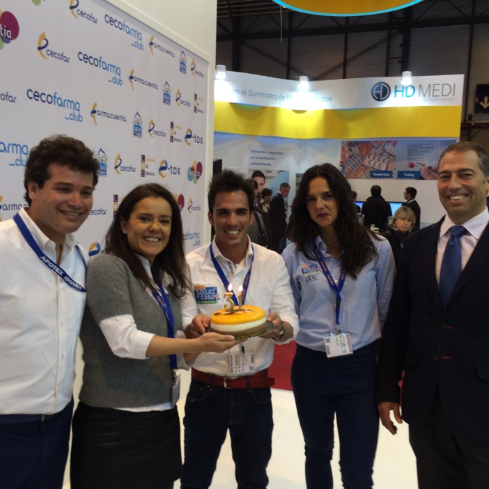 TONI ELÍAS Y MARÍA PUJOL PRESENTAN EN INFARMA ‘SALUD EN CASA SPORT’, UNA NUEVA LÍNEA DE ARTÍCULOS DE AYUDA PARA PRACTICAR DEPORTE DE MANERA SEGURA TONI ELÍAS Y MARÍA PUJOL PRESENTAN EN INFARMA ‘SALUD EN CASA SPORT’, UNA NUEVA LÍNEA DE ARTÍCULOS DE AYUDA PARA PRACTICAR DEPORTE DE MANERA SEGURA