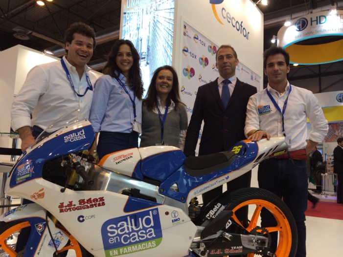 TONI ELÍAS Y MARÍA PUJOL PRESENTAN EN INFARMA ‘SALUD EN CASA SPORT’, UNA NUEVA LÍNEA DE ARTÍCULOS DE AYUDA PARA PRACTICAR DEPORTE DE MANERA SEGURA TONI ELÍAS Y MARÍA PUJOL PRESENTAN EN INFARMA ‘SALUD EN CASA SPORT’, UNA NUEVA LÍNEA DE ARTÍCULOS DE AYUDA PARA PRACTICAR DEPORTE DE MANERA SEGURA