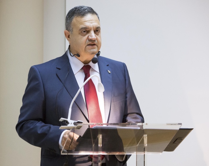 Martín Carlos Palomo señala a los farmacéuticos como los “cirineos” de la sociedad en el II Pregón de Semana Santa del Colegio de Farmacéuticos de Sevilla Martín Carlos Palomo señala a los farmacéuticos como los “cirineos” de la sociedad en el II Pregón de Semana Santa del Colegio de Farmacéuticos de Sevilla