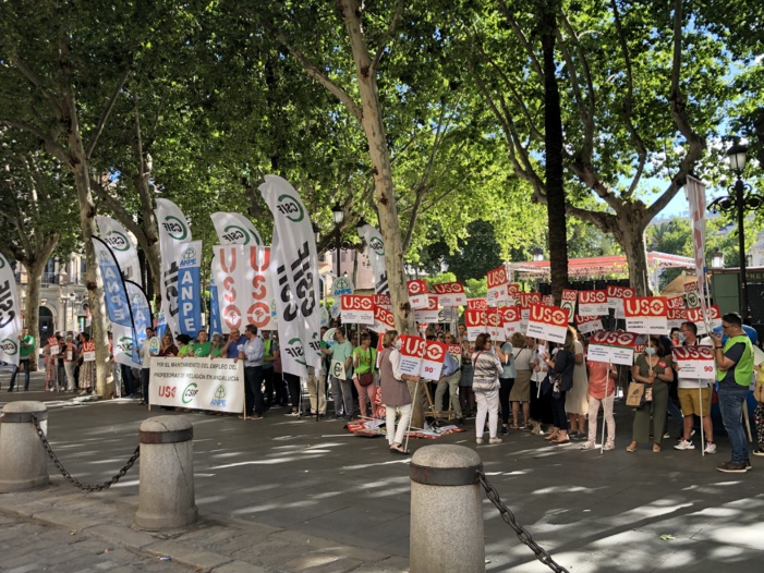 (Incluye fotos y manifiesto) Los profesores de Religión se concentran en las capitales de Andalucía en defensa de sus puestos de trabajo (Incluye fotos y manifiesto) Los profesores de Religión se concentran en las capitales de Andalucía en defensa de sus puestos de trabajo