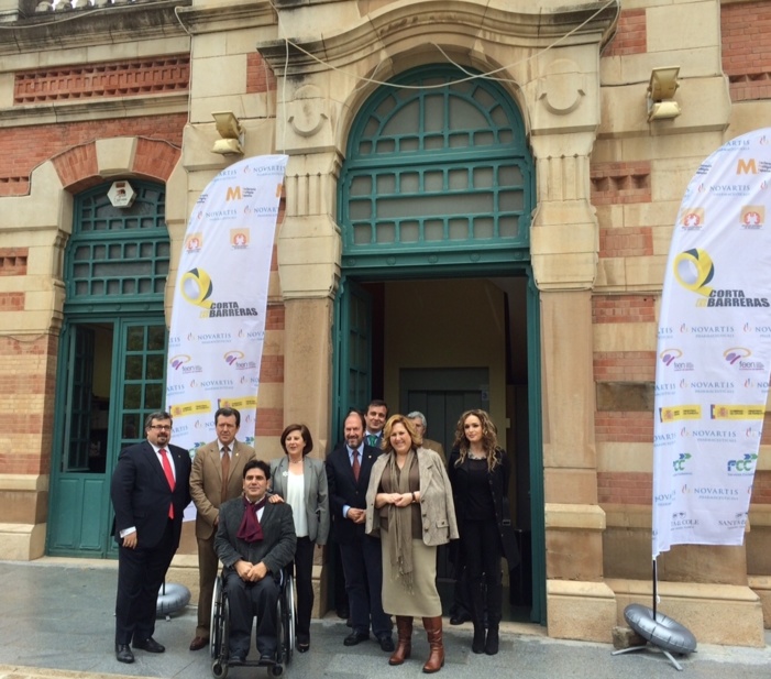 La consejera de Igualdad, Salud y Políticas Sociales visita las obras ejecutadas para eliminar barreras arquitectónicas en el entorno histórico de la estación de ferrocarril de Linares, proyecto ganador de la iniciativa “Corta con las barreras” La consejera de Igualdad, Salud y Políticas Sociales visita las obras ejecutadas para eliminar barreras arquitectónicas en el entorno histórico de la estación de ferrocarril de Linares, proyecto ganador de la iniciativa “Corta con las barreras”