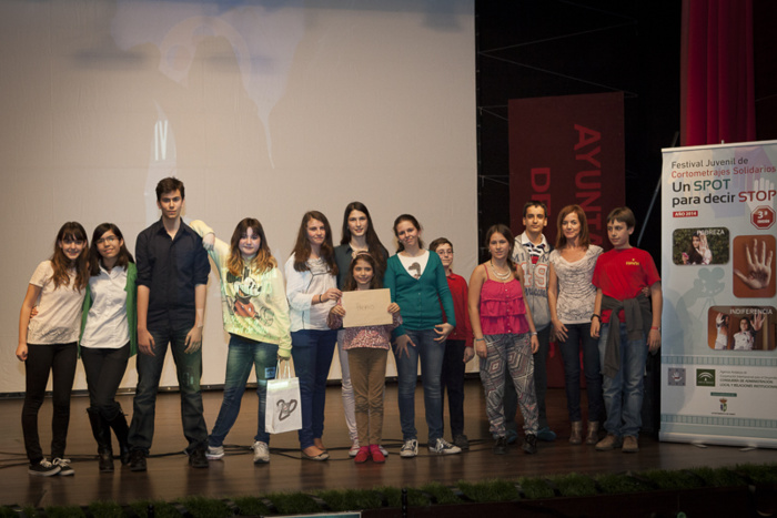 NOTA DE PRENSA: ALUMNOS DEL COLEGIO GANAN UN CERTAMEN DE CORTOMETRAJES SOLIDARIOS CON UN TRABAJO SOBRE ABUSO ESCOLAR NOTA DE PRENSA: ALUMNOS DEL COLEGIO GANAN UN CERTAMEN DE CORTOMETRAJES SOLIDARIOS CON UN TRABAJO SOBRE ABUSO ESCOLAR