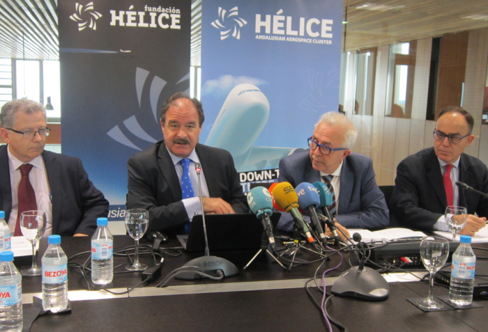 NOTA DE PRENSA - LA INDUSTRIA AEROESPACIAL EN ANDALUCÍA SIGUE CRECIENDO Y FACTURA UN 11% MÁS Y GENERA CASI 400 NUEVOS EMPLEOS EN 2013 NOTA DE PRENSA - LA INDUSTRIA AEROESPACIAL EN ANDALUCÍA SIGUE CRECIENDO Y FACTURA UN 11% MÁS Y GENERA CASI 400 NUEVOS EMPLEOS EN 2013