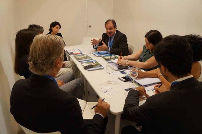 Los clusters aeroespaciales de España y Portugal apuestan por estrechar la colaboración entre las empresas del sector para salir más reforzados al mercado internacional Los clusters aeroespaciales de España y Portugal apuestan por estrechar la colaboración entre las empresas del sector para salir más reforzados al mercado internacional