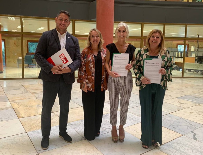 FEUSO solicita a la consejera de Desarrollo Educativo un acuerdo marco para afrontar las promesas pendientes de la Junta de Andalucía con la educación andaluza FEUSO solicita a la consejera de Desarrollo Educativo un acuerdo marco para afrontar las promesas pendientes de la Junta de Andalucía con la educación andaluza