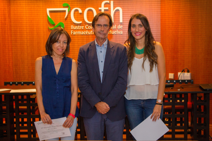 El Colegio de Farmacéuticos de Huelva reconoce a los colegiados onubenses que apuestan por mejorar su formación con la entrega de los premios Credicofh El Colegio de Farmacéuticos de Huelva reconoce a los colegiados onubenses que apuestan por mejorar su formación con la entrega de los premios Credicofh