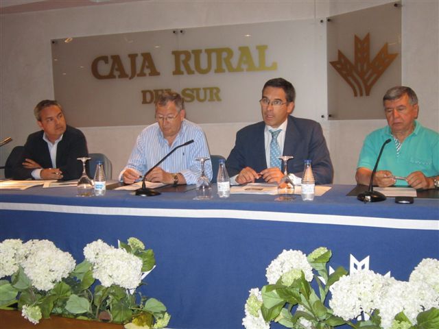 Nota de prensa: LOS REGANTES CORDOBESES ASOCIADOS A LA CENTRAL DE COMPRAS DE ENERGÍA DE FERAGUA PODRÍAN SUPERAR LOS 20.000 EUROS ANUALES DE AHORRO Nota de prensa: LOS REGANTES CORDOBESES ASOCIADOS A LA CENTRAL DE COMPRAS DE ENERGÍA DE FERAGUA PODRÍAN SUPERAR LOS 20.000 EUROS ANUALES DE AHORRO